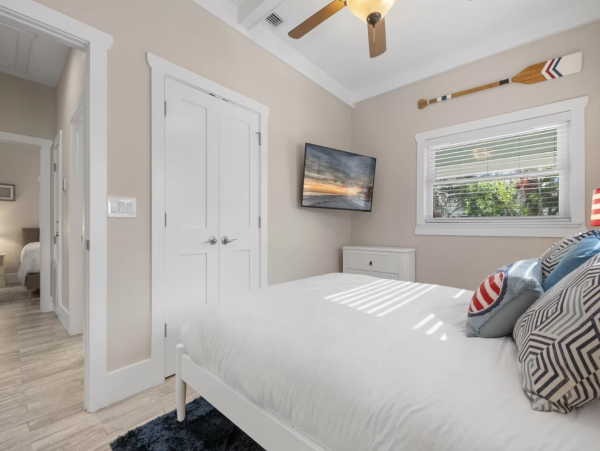Four Bedroom Vacation Home in Holmes Beach Close to Beach